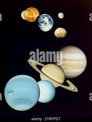 Montage von Planetenbildern, die von Raumfahrzeugen aufgenommen wurden, die vom Jet Propulsion Laboratory in Pasadena, CA. Verwaltet wurden. Enthalten sind (von oben nach unten) Bilder von Quecksilber, Venus, Erde (und Mond), Mars, Jupiter, Saturn, Uranus und Neptun. Für diese Bilder sind folgende Raumfahrzeuge verantwortlich: Stockfoto