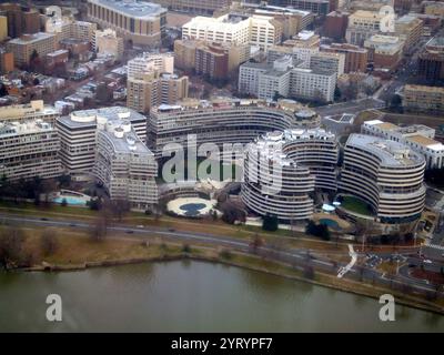 Ein Foto des Watergate-Komplexes, aufgenommen von einer DC-9-80, die am 8. Januar 2006 zum Washington National Airport kam. Stockfoto