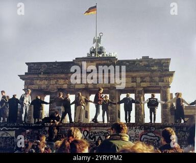 Der Fall der Berliner Mauer im November 1989. Die Revolutionen von 1989, auch bekannt als der Fall des Kommunismus, waren eine Welle liberaler Demokratiebewegungen, die zum Zusammenbruch der meisten Marxisten führten? Leninistische Regierungen im Ostblock und in anderen Teilen der Welt. Stockfoto