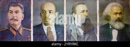 Von links nach rechts: Porträt von Josef Stalin (sowjetischer Führer), Wladimir Lenin (sowjetischer Führer), Friedrich Engels (deutscher Philosoph) und Karl (politischer Theoretiker). Stockfoto