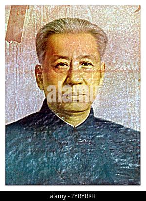 Liu Shaoqi (1898 1969), chinesischer Revolutionär, Politiker und Theoretiker. Er war von 1954 bis 1959 Vorsitzender des Ständigen Ausschusses des NPC, von 1956 bis 1966 erster stellvertretender Vorsitzender der Kommunistischen Partei Chinas und Vorsitzender (Präsident) der Volksrepublik China. Ursprünglich als Maos Nachfolger präpariert, stellte Liu ihn in den frühen 1960er Jahren vor der Kulturrevolution in den Kampf und wurde ab 1966 von Mao kritisiert und dann bereinigt. Liu verschwand 1968 aus dem öffentlichen Leben Stockfoto