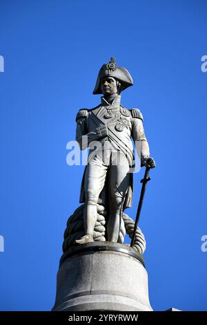 Nelson's Column ist ein Denkmal auf dem Trafalgar Square in der City of Westminster, Central London, das zum Gedenken an Admiral Horatio Nelson errichtet wurde, der 1805 in der Schlacht von Trafalgar starb. Das Denkmal wurde zwischen 1840 und 1843 nach einem Entwurf von William Railton errichtet Stockfoto