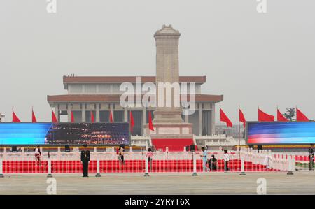 Sicherheit in Peking zum Nationalfeiertag der Volksrepublik China, der am 1. Oktober als Feiertag gefeiert wird und an die Gründung der Volksrepublik China am 1. Oktober 1949 erinnert Stockfoto