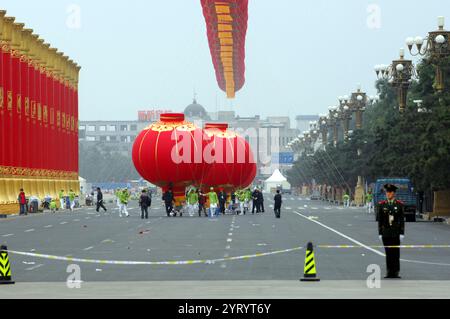 Sicherheit in Peking zum Nationalfeiertag der Volksrepublik China, der am 1. Oktober als Feiertag gefeiert wird und an die Gründung der Volksrepublik China am 1. Oktober 1949 erinnert Stockfoto