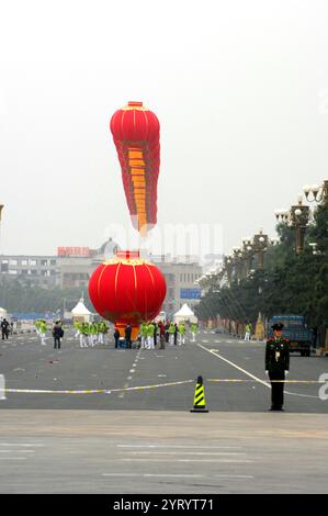 Sicherheit in Peking zum Nationalfeiertag der Volksrepublik China, der am 1. Oktober als Feiertag gefeiert wird und an die Gründung der Volksrepublik China am 1. Oktober 1949 erinnert Stockfoto