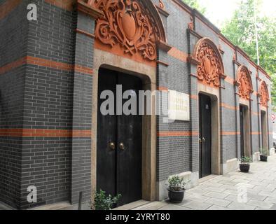 Der Ort des ersten Nationalkongresses der Kommunistischen Partei Chinas in Shanghai, China. Es befindet sich in Xintiandi an der Xingye Road (ehemals Rue Wantz, in der Shanghai French Concession). Es befindet sich in den historischen Shikumen-Gebäuden, in denen im Juli 1921 der 1. Nationalkongress der Kommunistischen Partei Chinas stattfand Stockfoto