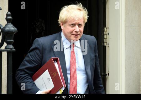 Der britische Premierminister Boris Johnson verlässt die Downing Street 10, während er sich in das britische parlament aufmacht, um während der COVID-19-Coronavirus-Pandemie PMQs durchzuführen. Juli 2020 Stockfoto