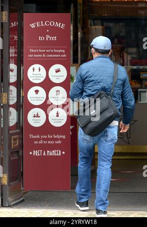 Pret A Manger Food Shop wird in England wieder eröffnet, nachdem die Lockdown-Vorschriften während der COVID-19-Pandemie gelockert wurden. Juli 2020 Stockfoto