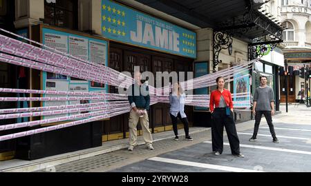 Protest darüber, dass in London während der COVID-19-Pandemie Theater nicht wieder eröffnet werden, da die Lockdown-Vorschriften für andere Wirtschaftssektoren gelockert werden. Juli 2020 Stockfoto