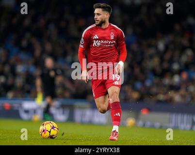 Manchester, England, 4. Dezember 2024. Alex Moreno aus Nottingham Forest während des Premier League-Spiels im Etihad Stadium in Manchester. Der Bildnachweis sollte lauten: Andrew Yates / Sportimage Stockfoto