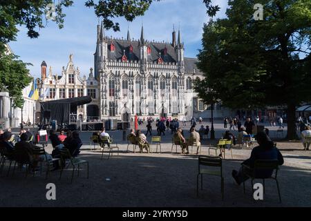 Renaissance Oude Civiele Griffie (altes Bürgerregister) erbaut im 16. Jahrhundert und Fassade des brabantinischen gotischen Stadhuis van Brugge / Hôtel de ville de Bru Stockfoto