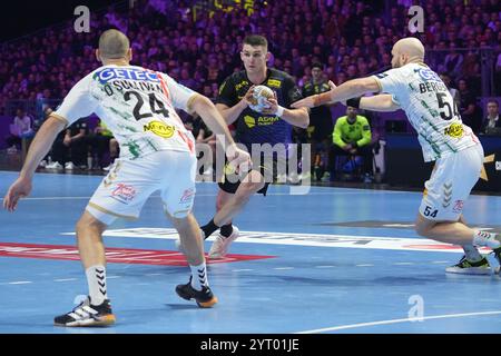 Nantes, Frankreich. Dezember 2024. 4 Aymeric Minne VON HBC NANTES während des Handballspiels der EHF Champions League, Group Phase zwischen HBC Nantes und SC Magdeburg am 4. Dezember 2024 im Neodif XXL in Nantes, Frankreich. Foto: Laurent Lairys/ABACAPRESS. COM Credit: Abaca Press/Alamy Live News Stockfoto