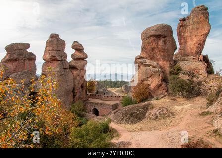 Die Festung Belogradchik, auch bekannt als Kaleto, ist eine alte Festung in der Stadt, die für ihre einzigartigen und beeindruckenden Felsformationen berühmt ist Stockfoto