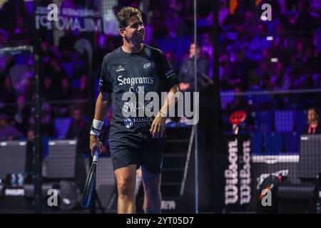 Mailand, Italien. Dezember 2024. Francisco Navarro (ESP), das während des Padel P1-Spiels von Milano Premiere zwischen Jose Antonio Diestro (ESP)/Carlos Daniel Gutierrez (ARG) gegen Pablo Cardona (ESP)/Francisco Navarro (ESP) in der Allianz Cloud Arena zu sehen war. Credit: dpa/Alamy Live News Stockfoto