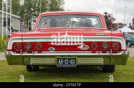 Lelystad, Niederlande, 16.06.2024, Rückansicht des legendären Chevrolet Impala 3. Generation aus dem Jahr 1964 beim National Old Timer Day Stockfoto