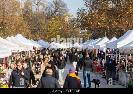 Mailand, Italien. Dezember 2024. Fiera degli Oh Bej al Castello Sforzesco - Milano, Italia - Gioved&#xec;, 5 Dicembre 2024 (Foto Stefano Porta/LaPresse) Oh Bej Oh Bej im Schloss Sforzesco in Mailand, Italien - Donnerstag, 5. Dezember 2024 (Foto Stefano Porta/LaPresse) Credit: LaPresse/Alamy Live News Stockfoto