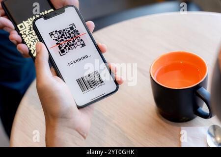 Verwenden von Smartphone Pay mit QR-Code Stockfoto
