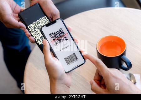 Verwenden von Smartphone Pay mit QR-Code Stockfoto