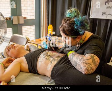 HINWEIS AN SCHREIBTISCHE: Tattoo Trojans Doncaster Tattoo Convention Doncaster, England, ca. 2018 Bilder bleiben urheberrechtlich geschützt. Foto zum Lesen: Rob Leyla Stockfoto