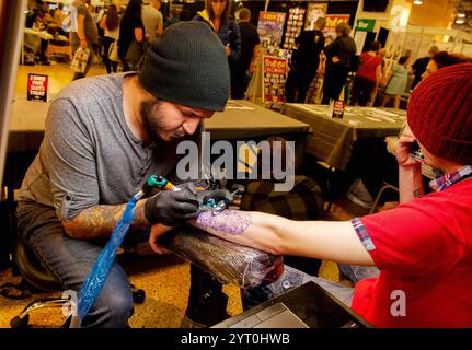 HINWEIS AN SCHREIBTISCHE: Tattoo Trojans Doncaster Tattoo Convention Doncaster, England, ca. 2018 Bilder bleiben urheberrechtlich geschützt. Foto zum Lesen: Rob Leyla Stockfoto