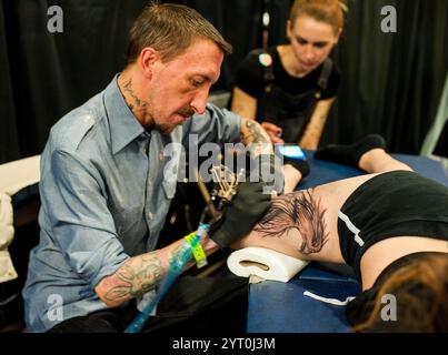 HINWEIS AN SCHREIBTISCHE: Tattoo Trojans Doncaster Tattoo Convention Doncaster, England, ca. 2018 Bilder bleiben urheberrechtlich geschützt. Foto zum Lesen: Rob Leyla Stockfoto