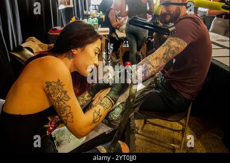 HINWEIS AN SCHREIBTISCHE: Tattoo Trojans Doncaster Tattoo Convention Doncaster, England, ca. 2018 Bilder bleiben urheberrechtlich geschützt. Foto zum Lesen: Rob Leyla Stockfoto