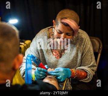HINWEIS AN SCHREIBTISCHE: Tattoo Trojans Doncaster Tattoo Convention Doncaster, England, ca. 2018 Bilder bleiben urheberrechtlich geschützt. Foto zum Lesen: Rob Leyla Stockfoto