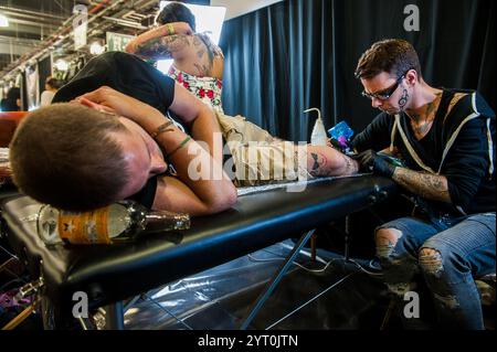 HINWEIS AN SCHREIBTISCHE: Tattoo Trojans Doncaster Tattoo Convention Doncaster, England, ca. 2018 Bilder bleiben urheberrechtlich geschützt. Foto zum Lesen: Rob Leyla Stockfoto
