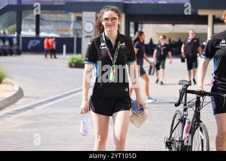 Abu Dhabi, Vereinigte Arabische Emirate. Dezember 2024. ABBI Pulling (F1 Academy, Rodin Carlin, Alpine Academy), ARE, Formel 1 Weltmeisterschaft, Abu Dhabi Grand Prix, Yas Marina Circuit, Media Day, 05.12.2024 Foto: Eibner-Pressefoto/Annika Graf Credit: dpa/Alamy Live News Stockfoto