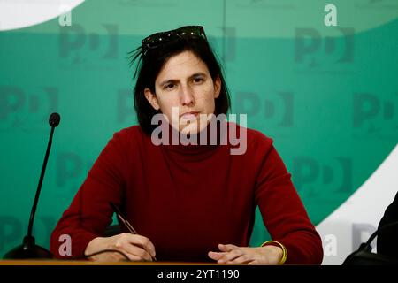 Roma, Italien. Dezember 2024. La Segretaria del Partito Democratico Elly Schlein al convegno sull'autonomia differenziata &#x2014; Roma, Italia - Gioved&#xec;, 5 Dicembre 2024 (Foto Cecilia Fabiano/LaPresse) Demokratische Parteisekretärin Elly Schlein auf der Konferenz über differenzierte Autonomie &#x2014; Rom, Italien - Donnerstag, 5. Dezember 2024 (Foto Cecilia Fabiano/LaPresse) Credit: LaPresse Stockfoto