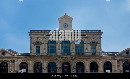 LILLE, FRANKREICH - 08. JUNI 2014: Außenansicht des Bahnhofs Gare de Lille-Flanders Stockfoto