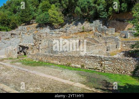 Das Forum Romanum im Archaeological Park Butrint, im Nationalpark Butrint, Südalbanien. Ein UNESCO-Weltkulturerbe. Stockfoto