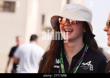 Abu Dhabi, Vereinigte Arabische Emirate. Dezember 2024. ABBI Pulling (F1 Academy, Rodin Carlin, Alpine Academy), ARE, Formel 1 Weltmeisterschaft, Abu Dhabi Grand Prix, Yas Marina Circuit, Media Day, 05.12.2024 Foto: Eibner-Pressefoto/Annika Graf Credit: dpa/Alamy Live News Stockfoto