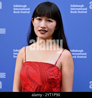 Edinburgh, Schottland, Großbritannien. August 2023 27. Edinburgh International Book Festival zum 40. Geburtstag: Die amerikanische Autorin Rebecca F. Kuang beim offiziellen Fototermin. Quelle: Craig Brown/Alamy Live News Stockfoto