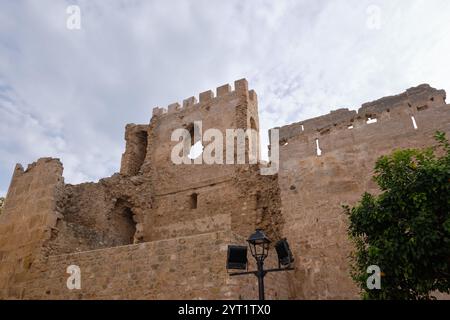 Schloss Marbella im historischen Stadtzentrum. Stammt aus dem 10. Jahrhundert. Dezember 2024. Stockfoto