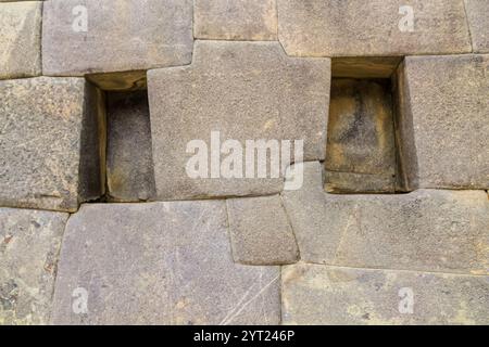 Peru historische Sehenswürdigkeiten im Heiligen Tal der Inkas in der Nähe von Cusco. Peruanische Geschichte Inka-Reich Architektur aus der vorkolumbianischen Ära, Steinmauern von Pisaq Stockfoto