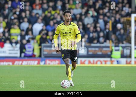 Burton Upon Trent, Großbritannien, 1. Dezember 2024. Terence Vancooten von Burton Albion während des Spiels zwischen Burton Albion und Tamworth. FA Cup zweite Runde Stockfoto