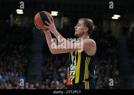 Madrid, Spanien. Dezember 2024. Arturs Zagars von Fenerbahce Istanbul während der regulären Saison der Turkish Airlines EuroLeague Runde 14 Spiel zwischen Real Madrid und Fenerbahce Beko Istanbul im WiZinkCenter am 05. Dezember 2024 in Madrid Spanien Credit: SIPA USA/Alamy Live News Stockfoto