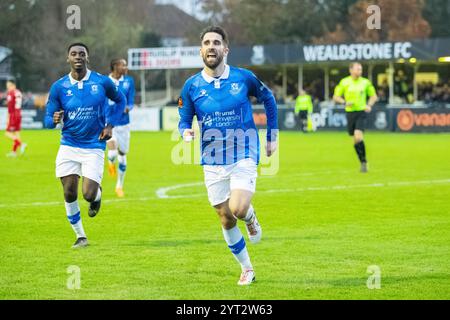 Max Kretzschmar feiert in Wealdstone vs Rochdale 16/11/24 Stockfoto