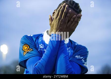 Kallum Cesay feiert in Wealdstone vs Rochdale 16/11/24 Stockfoto