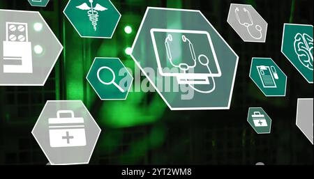 Bild von medizinischen Symbolen und Datenverarbeitung über Computerserver Stockfoto