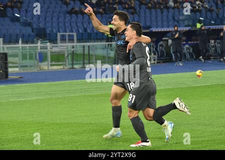 Rom, Latium. Dezember 2024. Giovanni Simeone vom SSC Napoli feiert sein Tor beim Achtelfinale des Italienpokals Lazio-Napoli im Olympiastadion, Italien, am 5. Dezember 2024. Quelle: massimo insabato/Alamy Live News Stockfoto