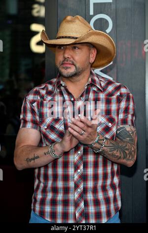 5. Dezember 2024 - Las Vegas, Nevada, USA - Jason Aldean kommt am 5. Dezember 2024 zur Eröffnung des Restaurants und Unterhaltungszentrums Jason Aldean's Kitchen + Bar in Las Vegas, Nevada. (Kreditbild: © David Becker/ZUMA Press Wire) NUR REDAKTIONELLE VERWENDUNG! Nicht für kommerzielle ZWECKE! Stockfoto