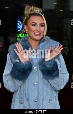 5. Dezember 2024 - Las Vegas, Nevada, USA - die Brittany Aldean kommt am 5. Dezember 2024 zur Eröffnung von Jason Aldean's Kitchen + Bar Restaurant und Unterhaltungslokal in Las Vegas, Nevada. (Kreditbild: © David Becker/ZUMA Press Wire) NUR REDAKTIONELLE VERWENDUNG! Nicht für kommerzielle ZWECKE! Stockfoto