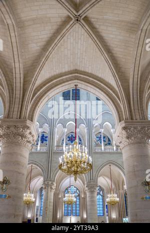 Paris, Frankreich. November 2024 30. Dieses Foto zeigt die Innenansicht der Kathedrale Notre-Dame vor ihrer Wiedereröffnung in Paris, Frankreich, am 30. November 2024. Die Wiedereröffnungszeremonien der Kathedrale Notre-Dame, die 2019 durch einen Großbrand beschädigt wurde, finden am 7. Und 8. Dezember statt. Quelle: Julio Piatti/Xinhua/Alamy Live News Stockfoto