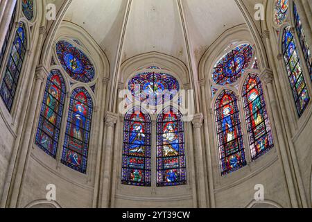 Paris, Frankreich. November 2024 30. Dieses Foto zeigt die Innenansicht der Kathedrale Notre-Dame vor ihrer Wiedereröffnung in Paris, Frankreich, am 30. November 2024. Die Wiedereröffnungszeremonien der Kathedrale Notre-Dame, die 2019 durch einen Großbrand beschädigt wurde, finden am 7. Und 8. Dezember statt. Quelle: Julio Piatti/Xinhua/Alamy Live News Stockfoto
