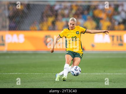 Melbourne, Australien. Dezember 2024. Die australische Charlotte Grant wurde während des Freundschaftsspiels zwischen Australia Matildas und Chinese Taipei im AAMI Park in Aktion gesehen. Ergebnis: Australien 3:1 Chinesisch Taipeh Credit: SOPA Images Limited/Alamy Live News Stockfoto