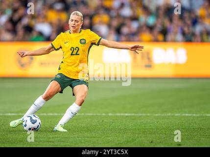 Melbourne, Australien. Dezember 2024. Die australische Charlotte Grant wurde während des Freundschaftsspiels zwischen Australia Matildas und Chinese Taipei im AAMI Park in Aktion gesehen. Ergebnis: Australien 3:1 Chinesisch Taipeh Credit: SOPA Images Limited/Alamy Live News Stockfoto