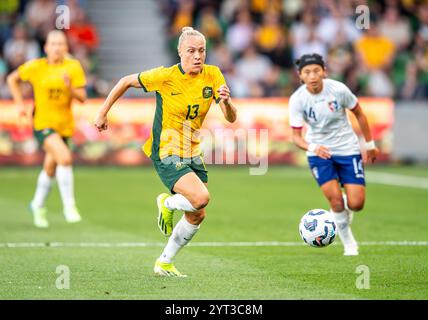 Melbourne, Australien. Dezember 2024. Australiens Tameka Yallop wurde während des Freundschaftsspiels zwischen Australia Matildas und Chinese Taipei im AAMI Park in Aktion gesehen. Endpunktzahl: Australien 3:1 Chinesisches Taipeh (Foto: Olivier Rachon/SOPA Images/SIPA USA) Credit: SIPA USA/Alamy Live News Stockfoto