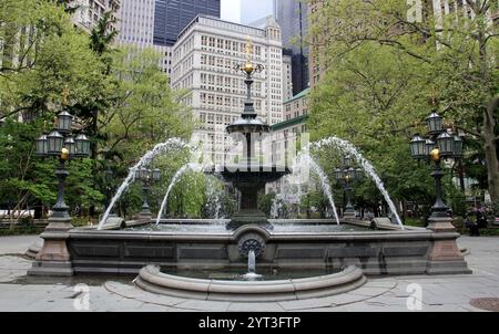 Wasserbrunnen im City Hall Park, entworfen von Jacob Wrey Mould, eröffnet 1871, New York, NY, USA Stockfoto